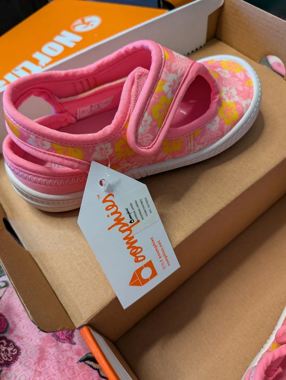 Oomphies New In Box Youth Girls Splash Sandal Pink Size 11Y